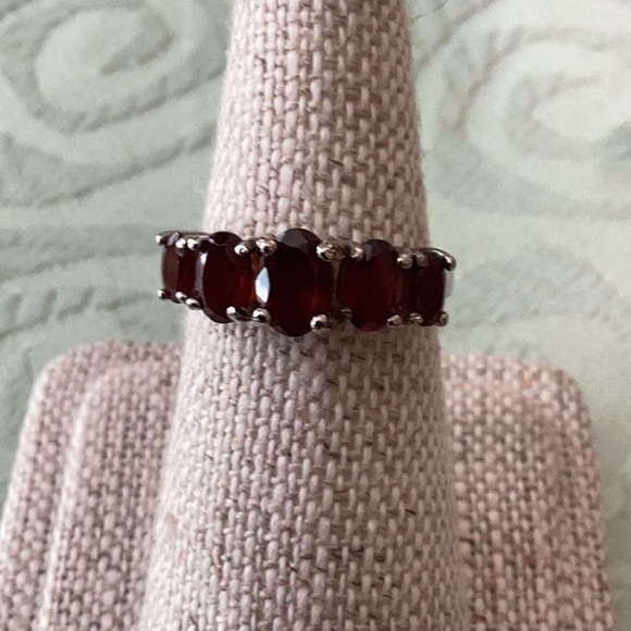 Jewelry - 925 sterling silver band with five oval faceted red stones in raised cage